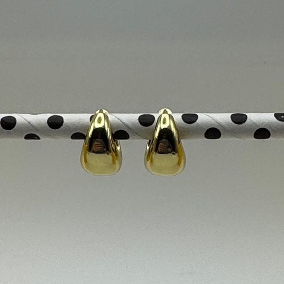 NWOT Gold Huggie Hoop Earrings - Picture 5 of 14